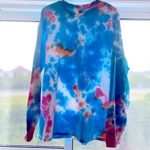 Hand dyed 🌅 long sleeve crewneck T-shirt.